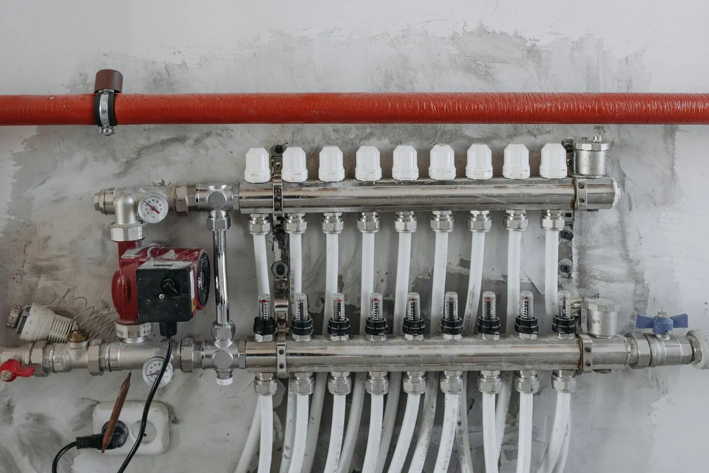 Collecteur de chauffage avec vannes et raccords